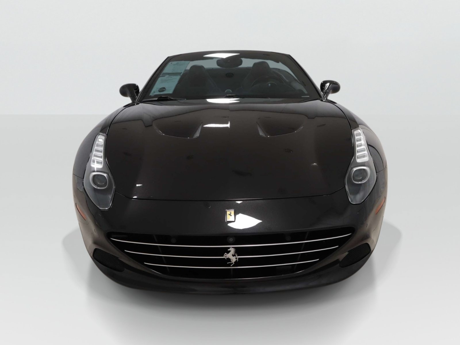 Used 2016 Ferrari California T RWD image 44