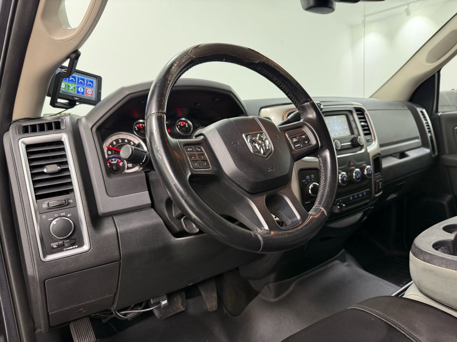 Used 2015 RAM 2500 SLT w/ Luxury Group image 11