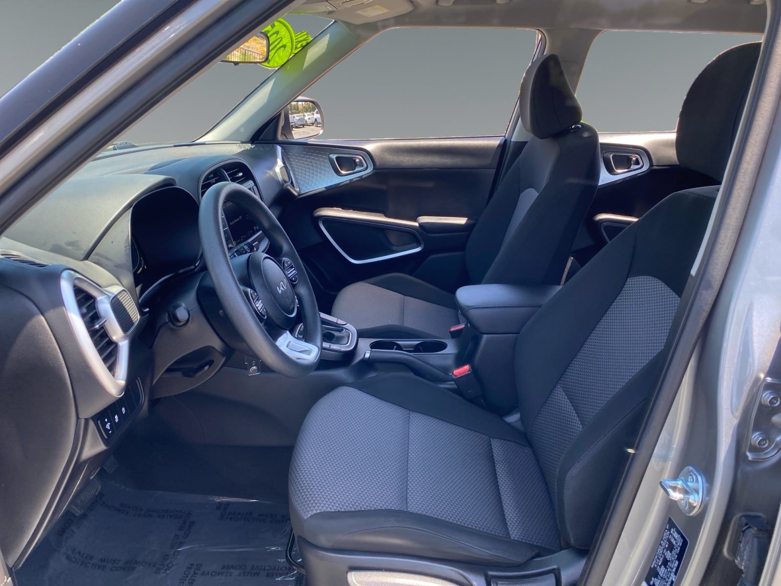 Used 2025 Kia Soul LX FWD image 9