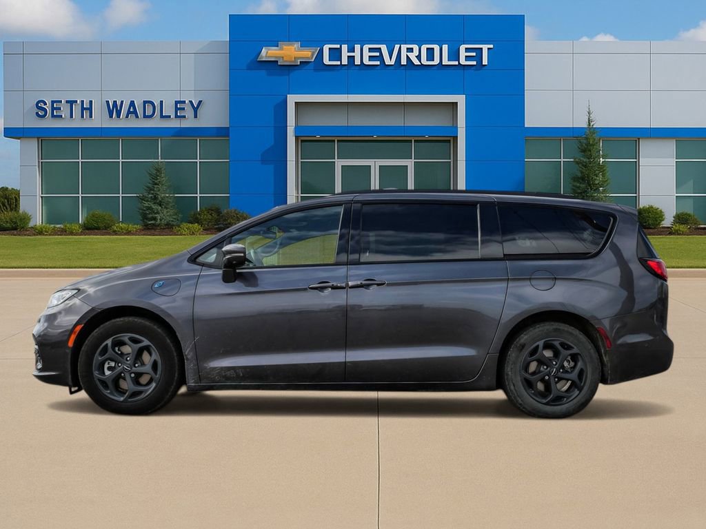 Used 2021 Chrysler Pacifica Touring-L w/ S Appearance Package image 4