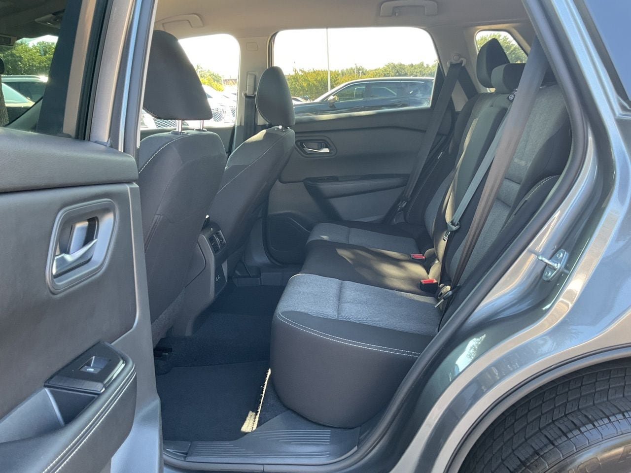 Used 2025 Nissan Rogue SV FWD image 11
