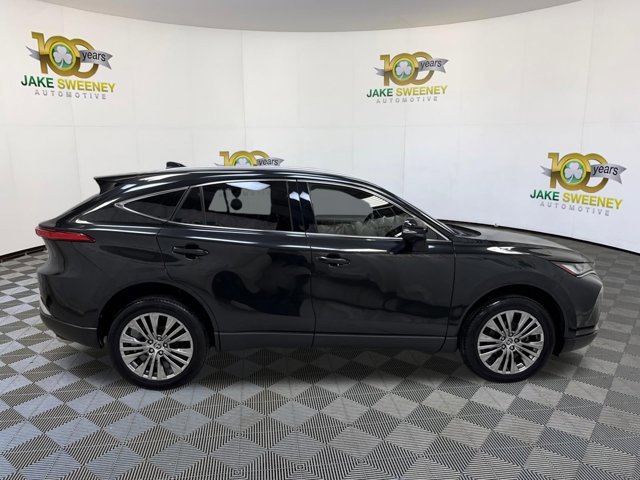 Used 2022 Toyota Venza XLE image 11