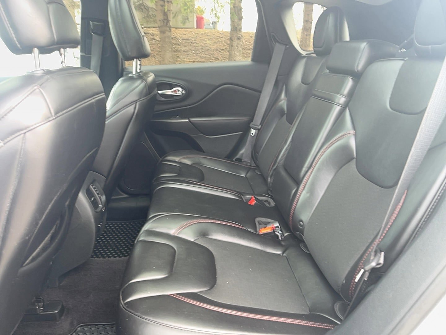 Certified 2019 Jeep Cherokee Trailhawk w/ Comfort/Convenience Group image 9
