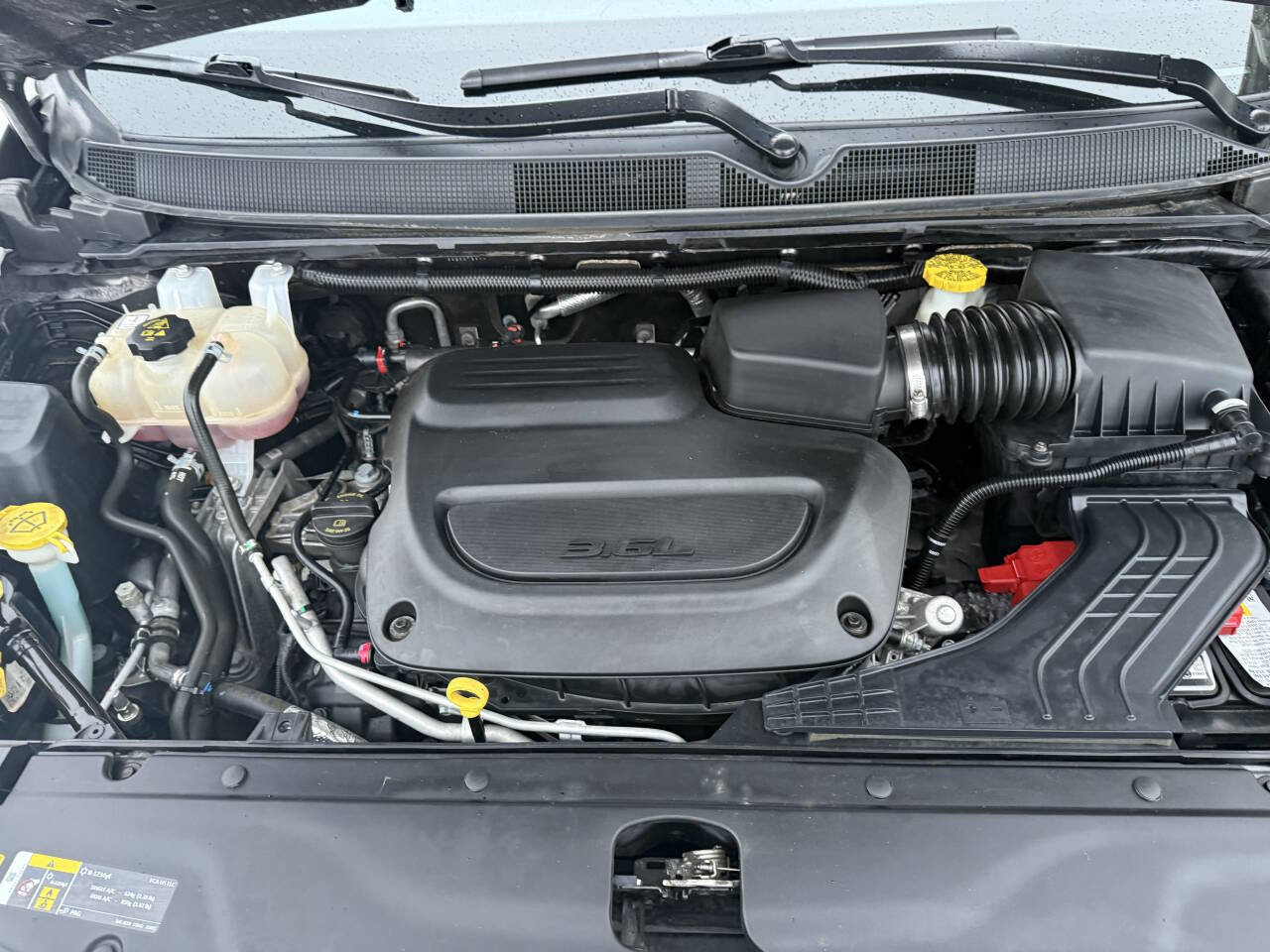 Used 2023 Chrysler Pacifica Touring-L image 10