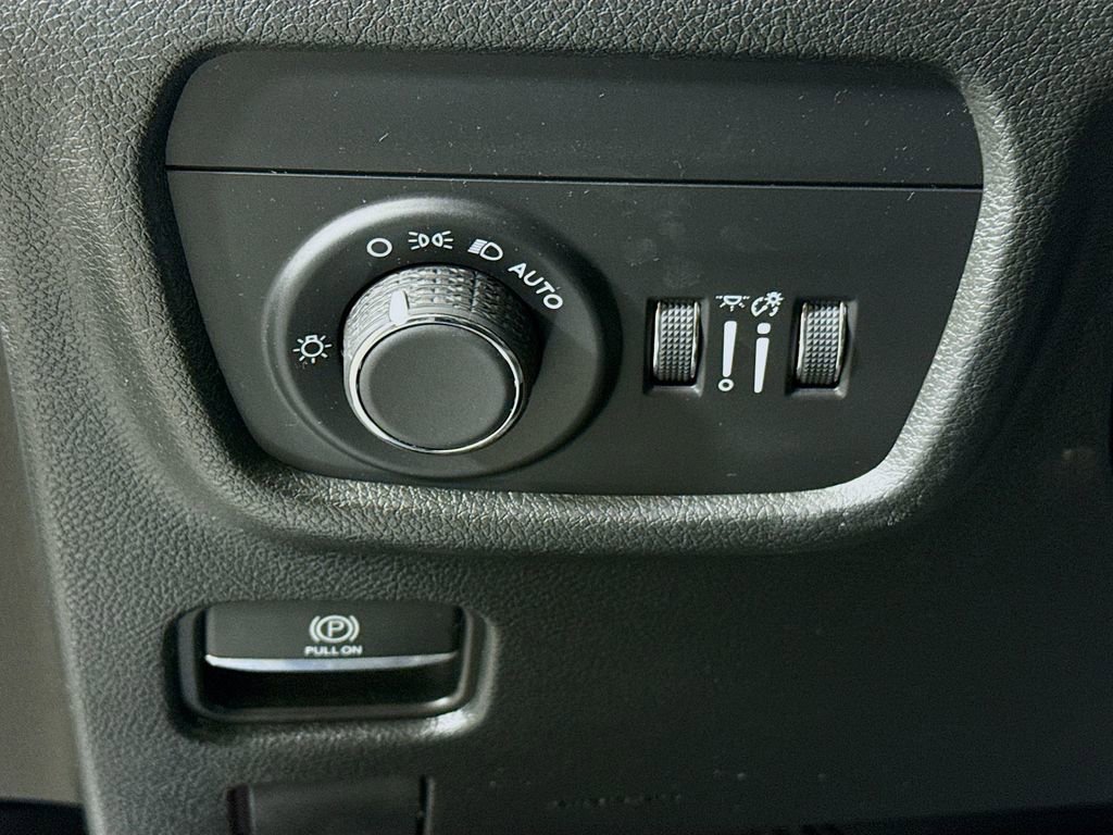 Used 2025 Jeep Grand Cherokee L Altitude image 10