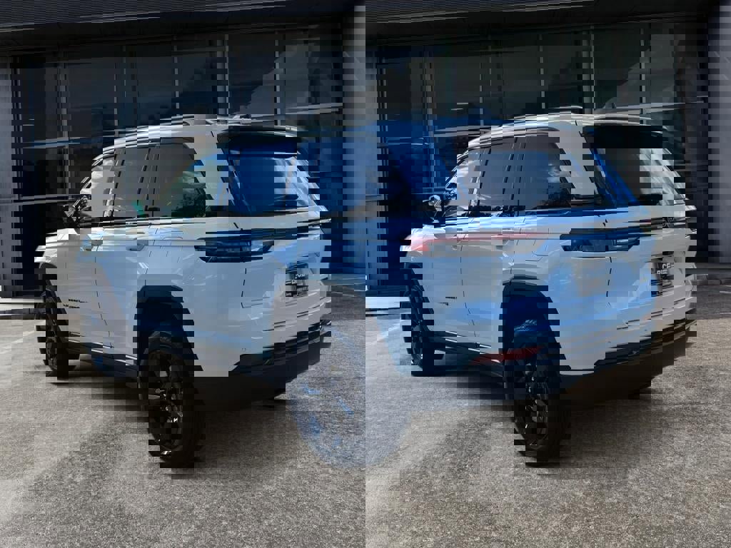 New 2025 Jeep Grand Cherokee Limited w/ Black Appearance Package image 5