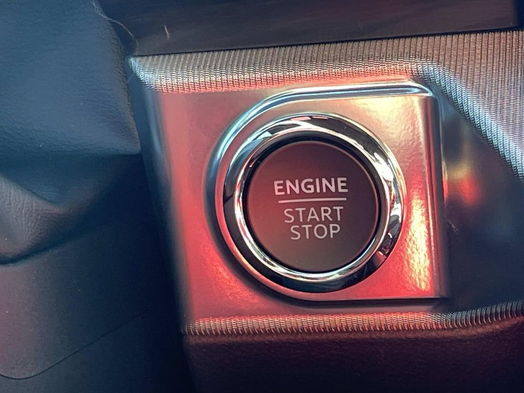 Used 2025 Ford F150 Lariat w/ Equipment Group 501A Mid image 27