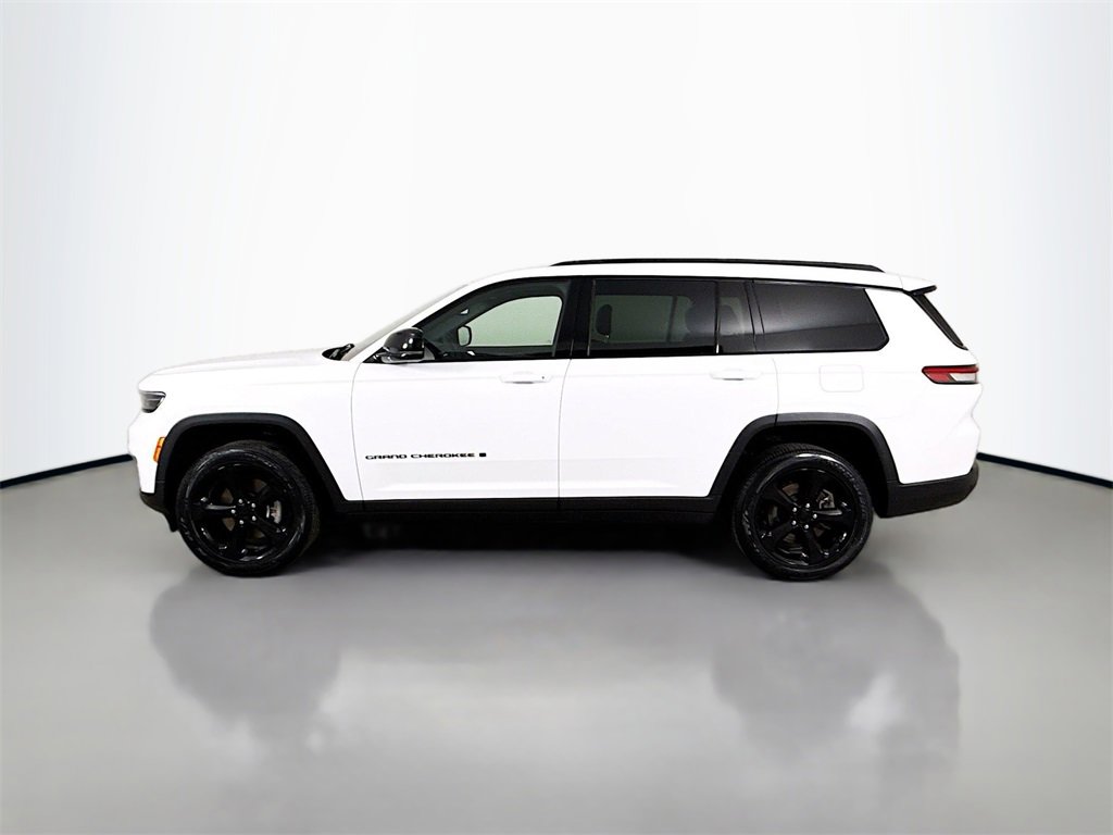 Used 2023 Jeep Grand Cherokee L Laredo image 8