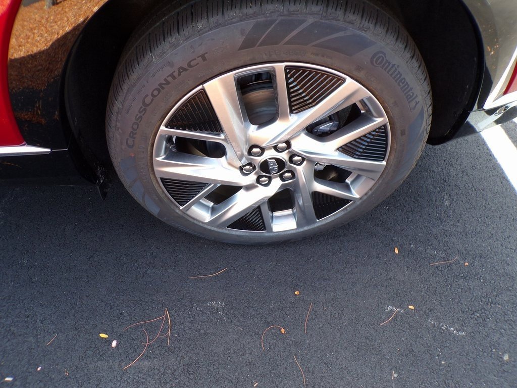 New 2025 Cadillac Optiq Luxury 2 image 6