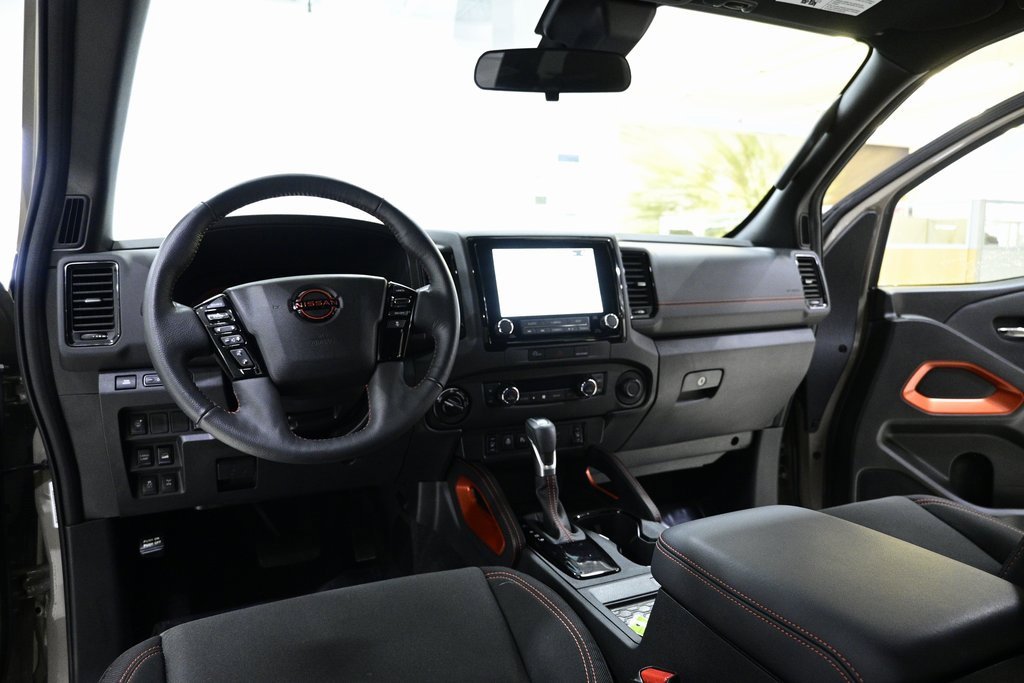 Used 2024 Nissan Frontier PRO-4X w/ Pro Convenience Package image 12