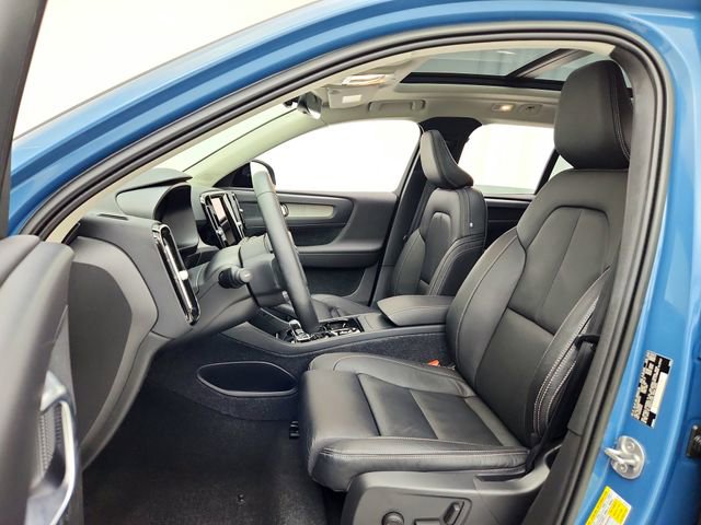 Used 2023 Volvo XC40 B5 Plus w/ Driver Assist Package image 17