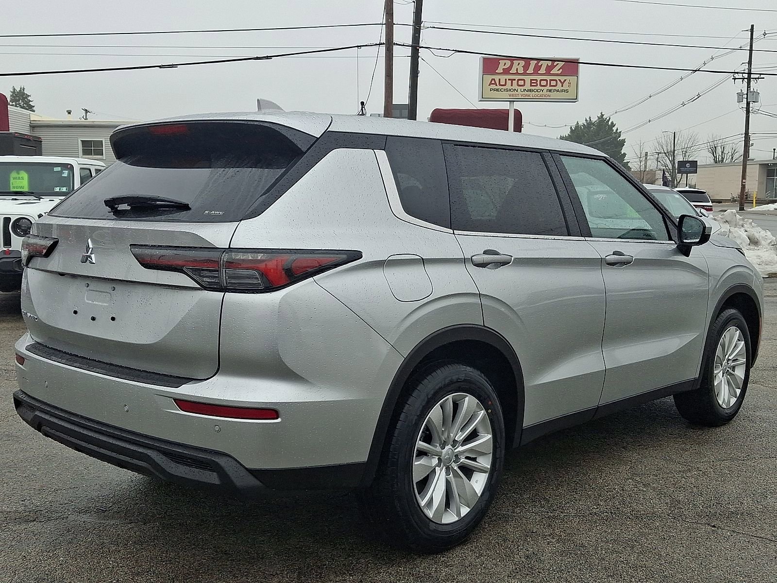 New 2026 Mitsubishi Outlander ES AWD/4WD image 7