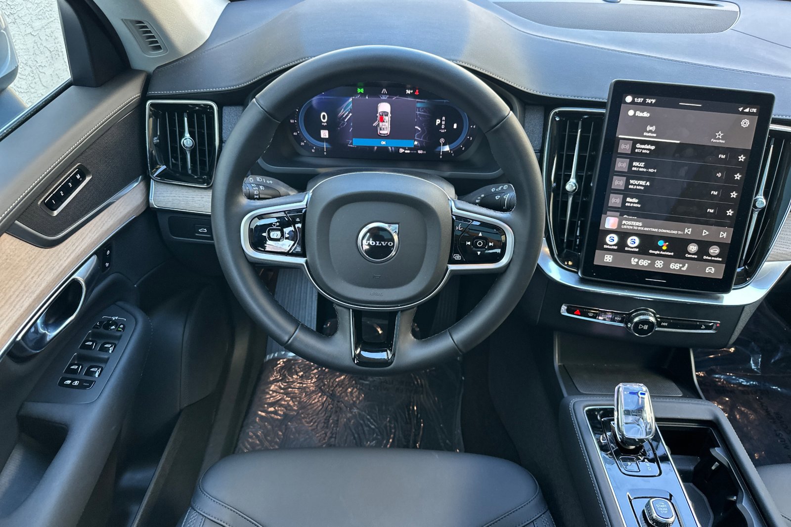 Certified 2025 Volvo XC90 B5 Core w/ Protection Package Premier image 16