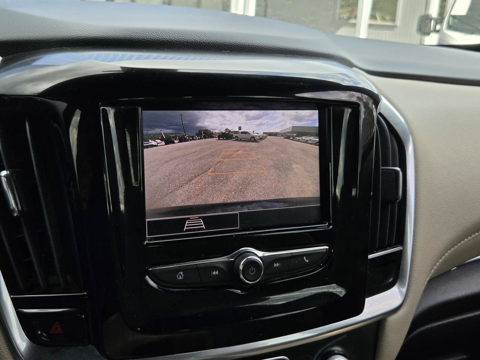 Used 2023 Chevrolet Traverse LS FWD image 12