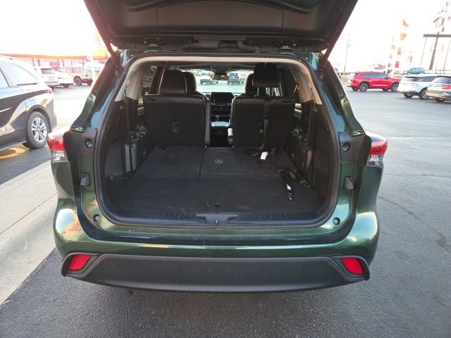 Used 2024 Toyota Highlander XLE image 4