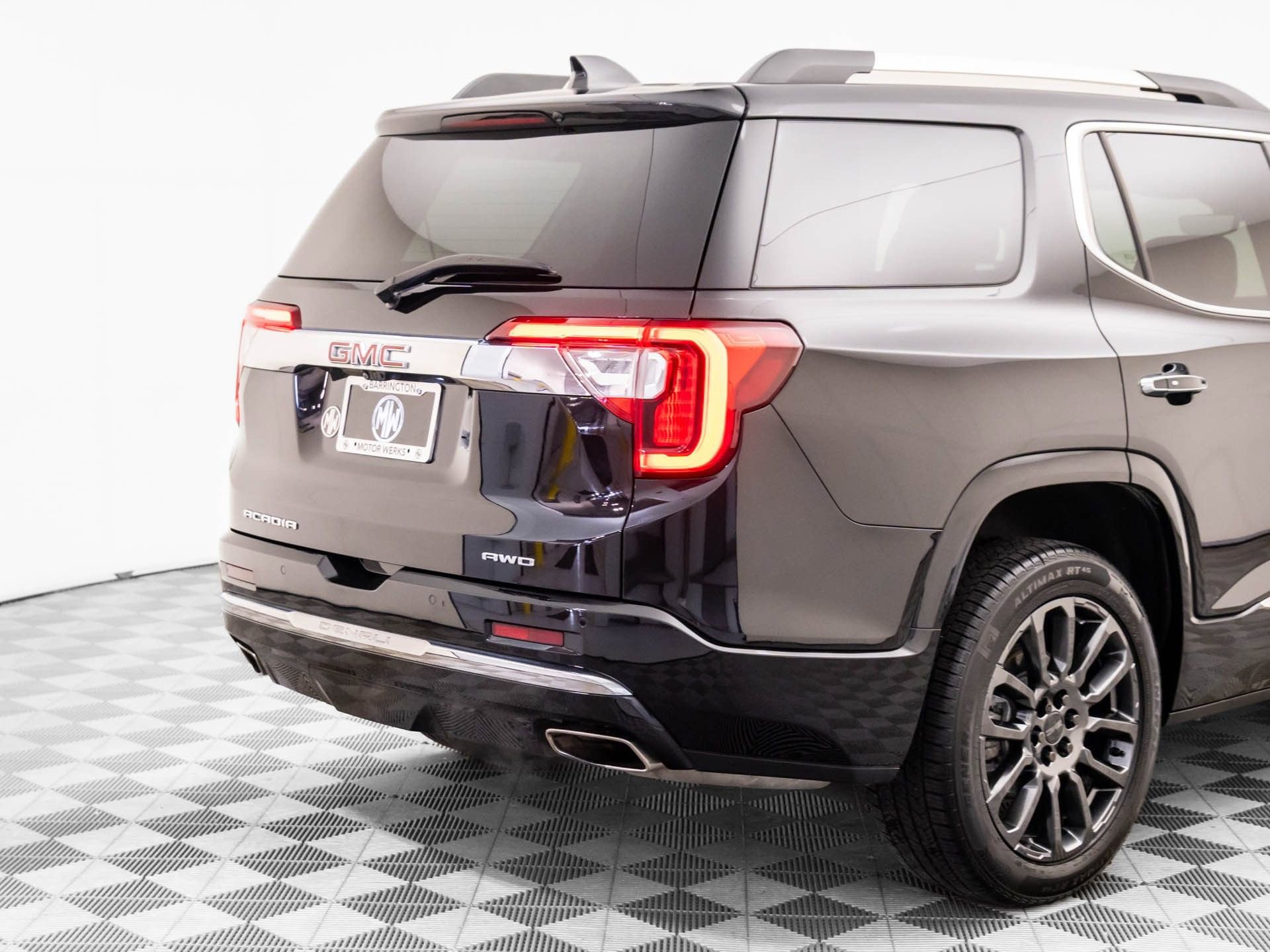 Used 2023 GMC Acadia Denali w/ Black Diamond Edition image 37