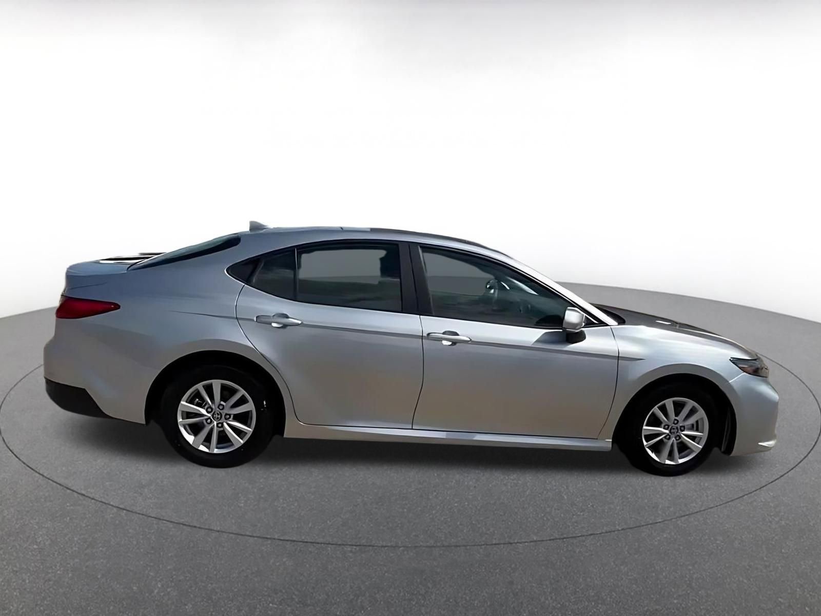 Used 2025 Toyota Camry LE image 8