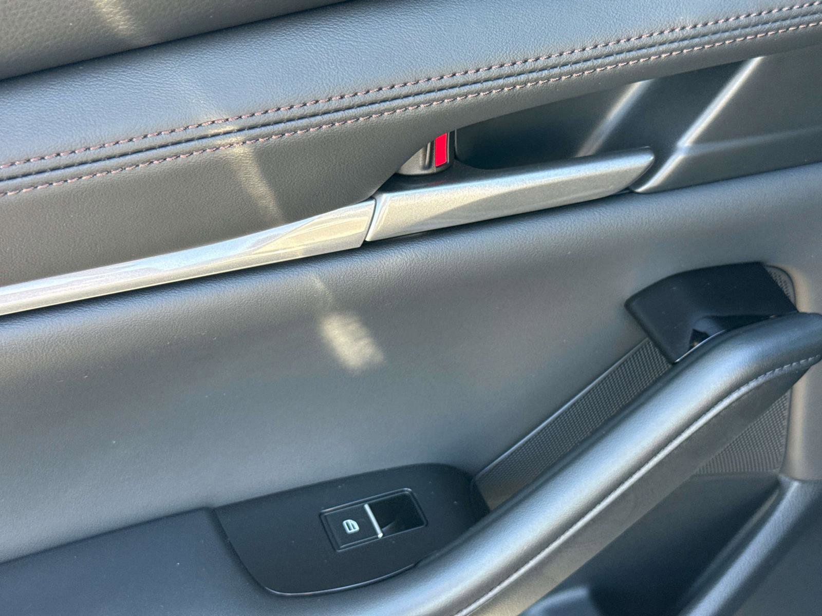 Certified 2025 MAZDA MAZDA3 s Sport image 11