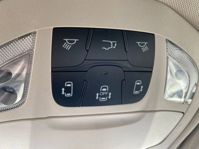 Used 2023 Chrysler Pacifica Touring-L FWD image 26