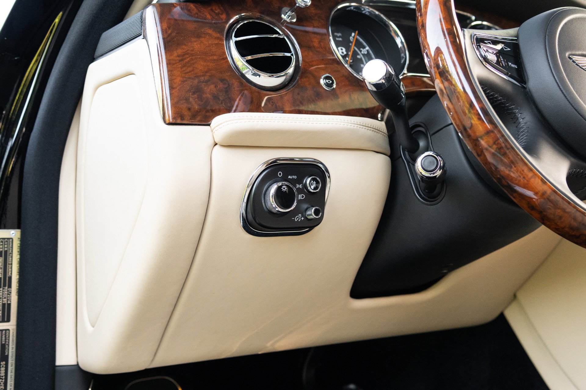Used 2014 Bentley Mulsanne RWD image 41