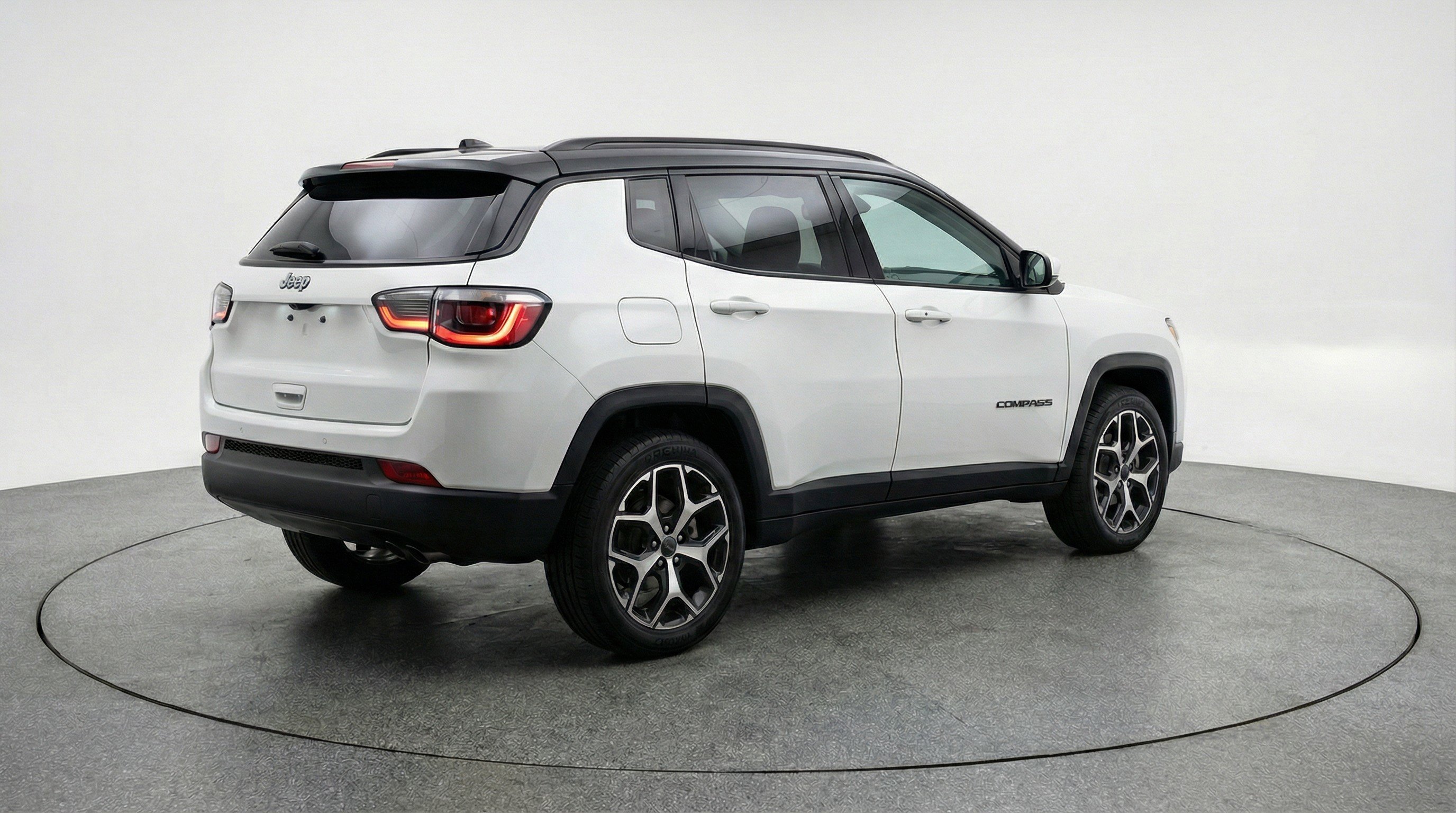 Used 2025 Jeep Compass Limited image 9