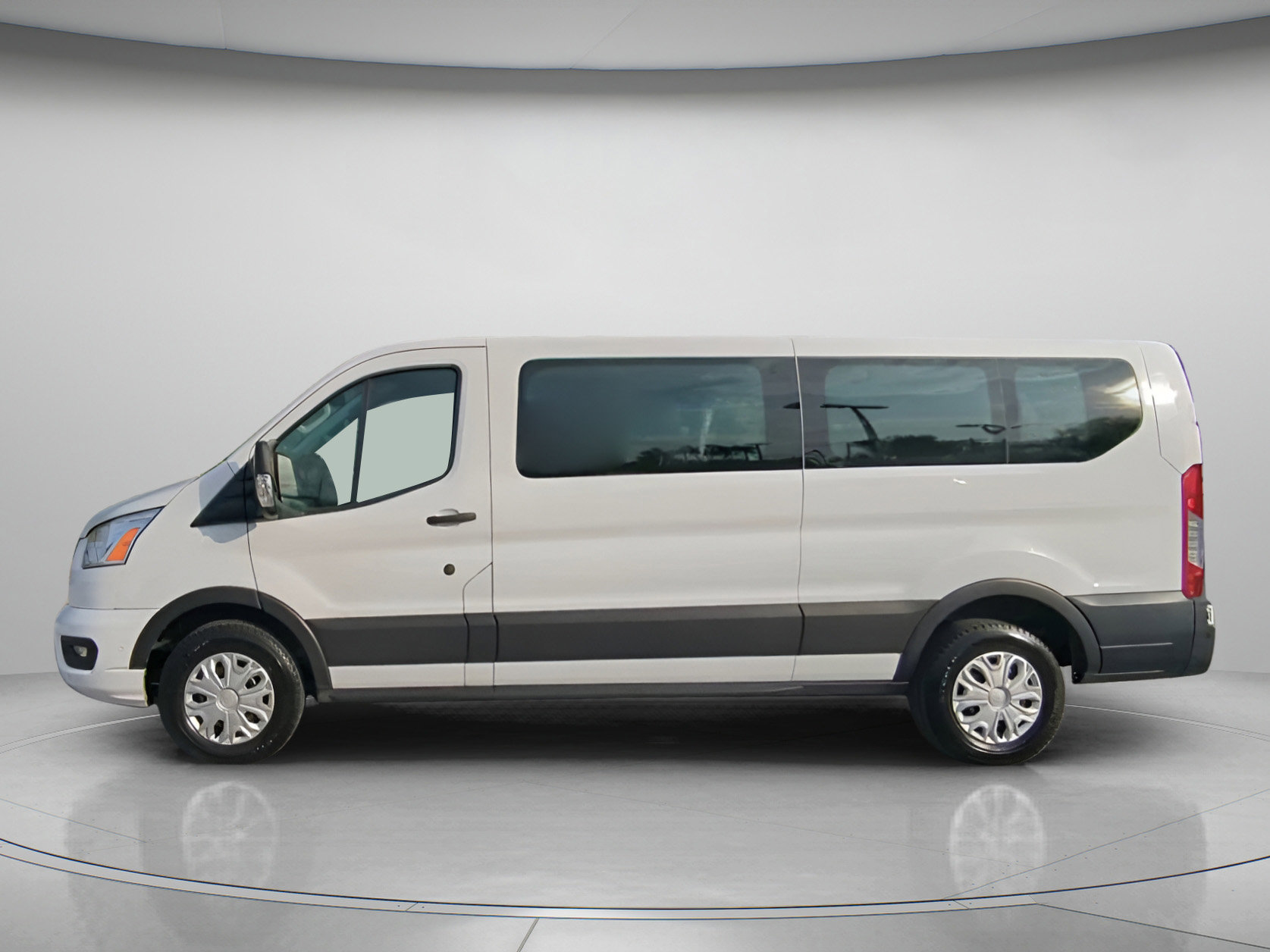 Certified 2022 Ford Transit 350 XLT image 15