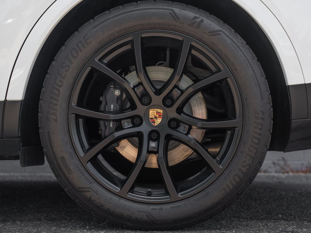 Used 2025 Porsche Cayenne Coupe AWD/4WD image 13