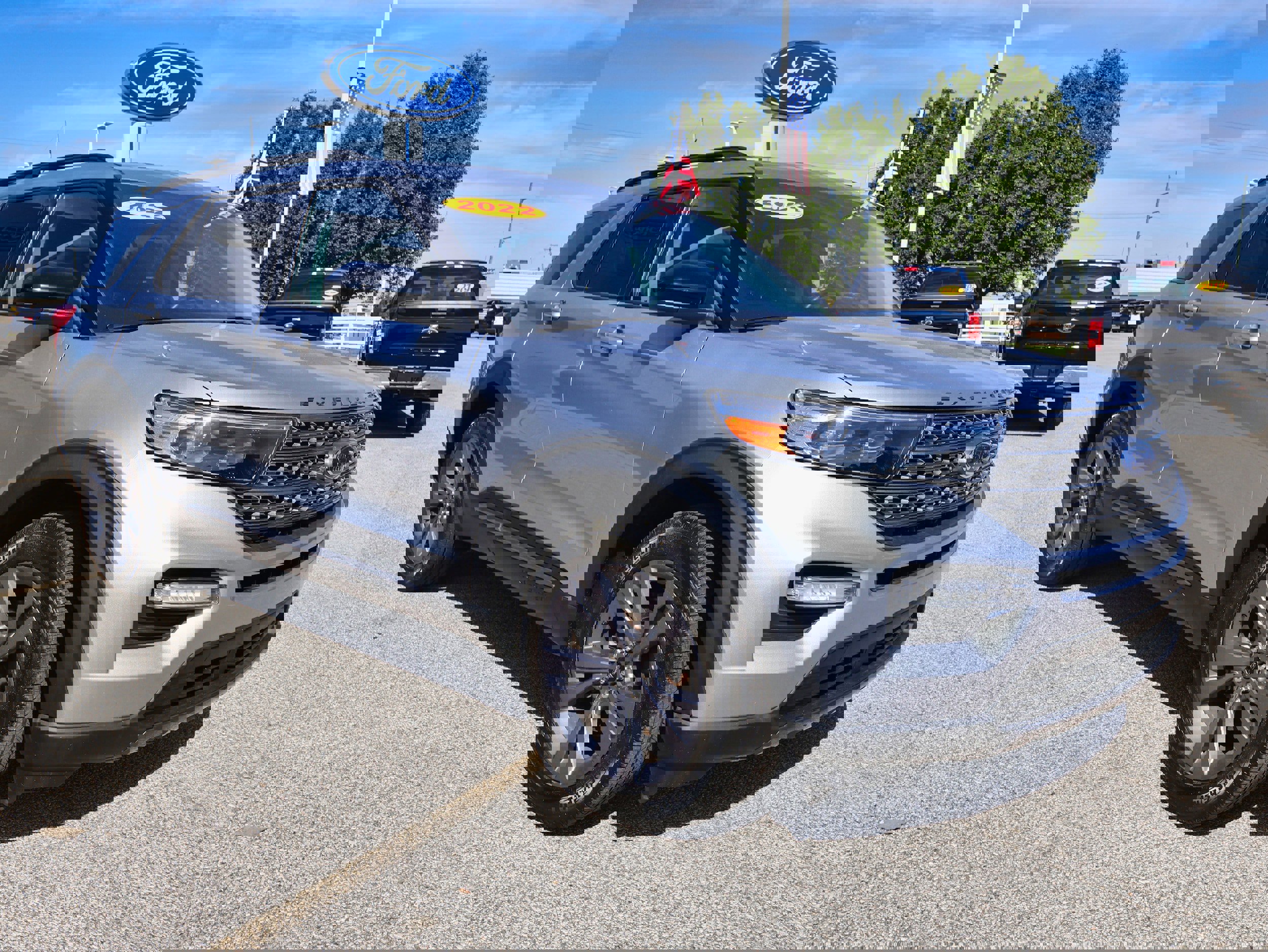 Used 2022 Ford Explorer XLT w/ Equipment Group 202A image 7