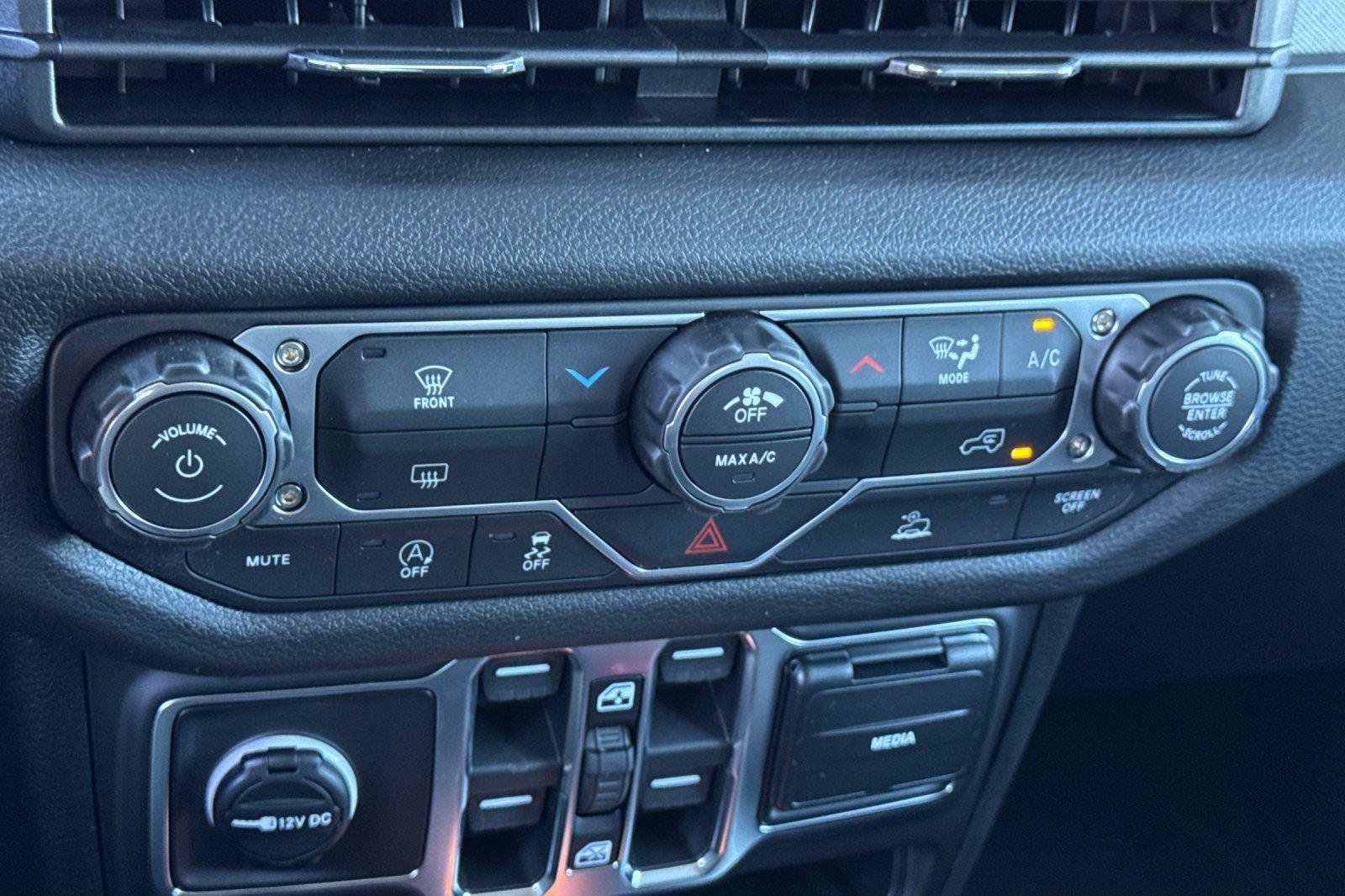 New 2026 Jeep Gladiator Sport image 16