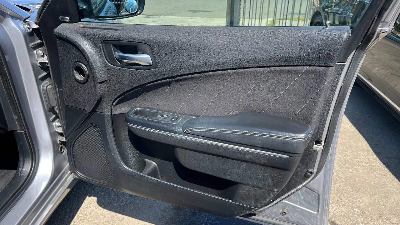 Used 2015 Dodge Charger SXT RWD image 25