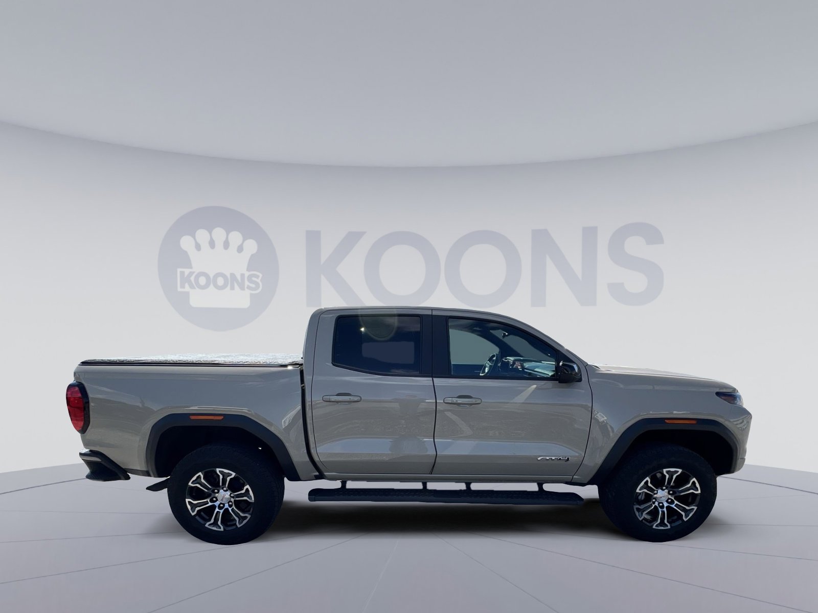 Used 2023 GMC Canyon AT4 image 8