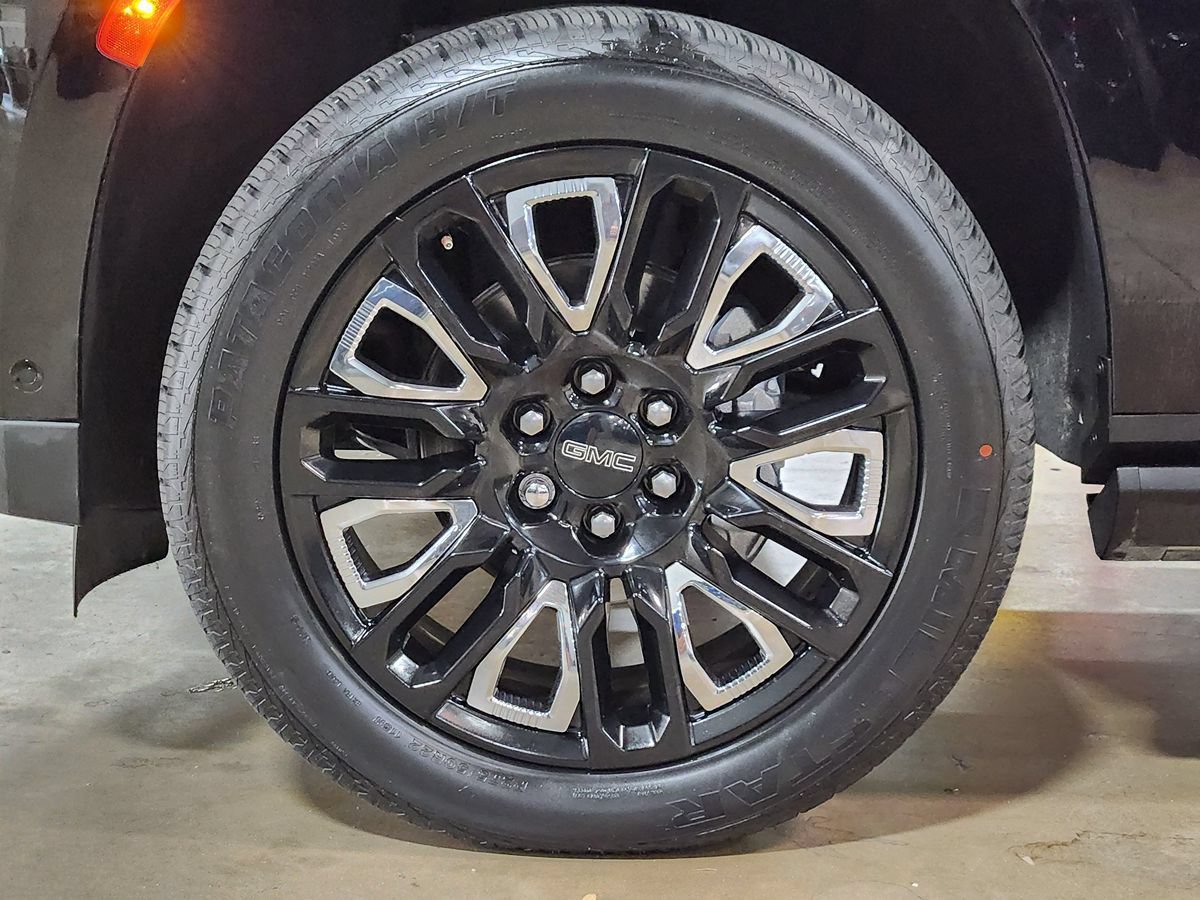Used 2023 GMC Yukon Denali Ultimate AWD/4WD image 28