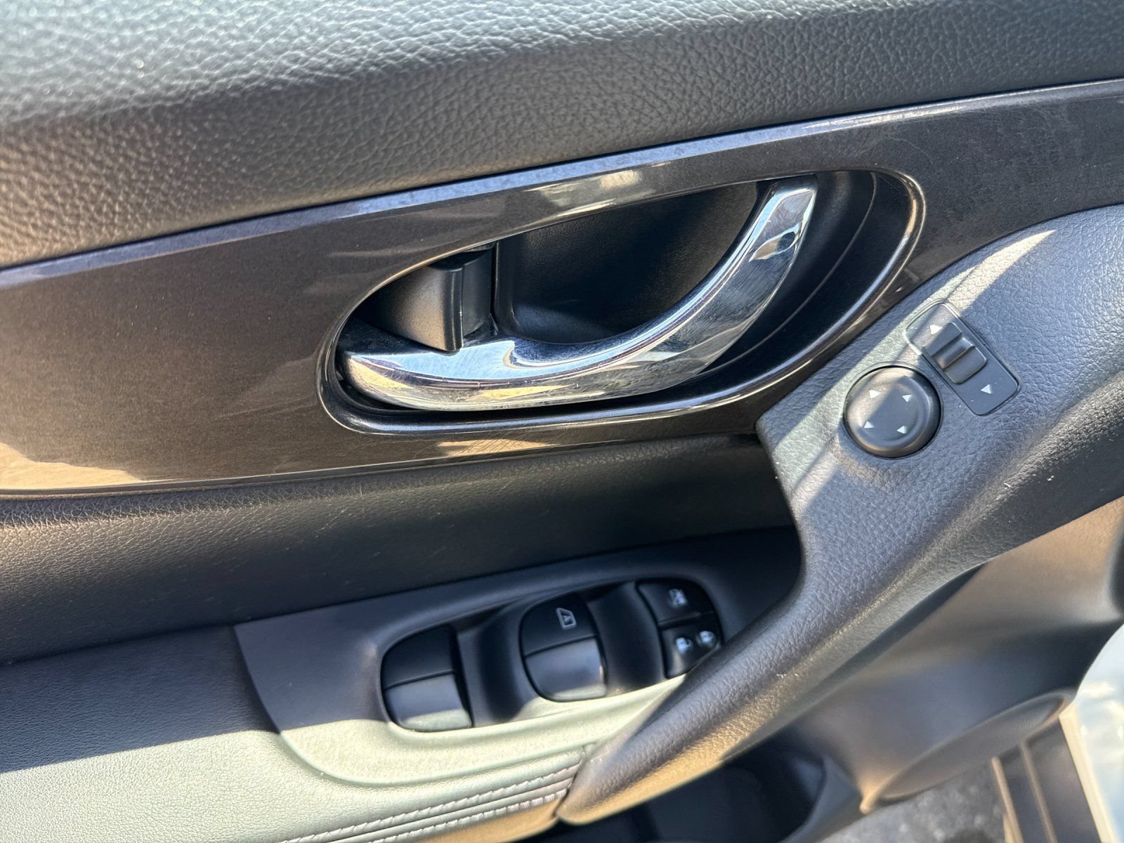 Used 2017 Nissan Rogue SV FWD image 10