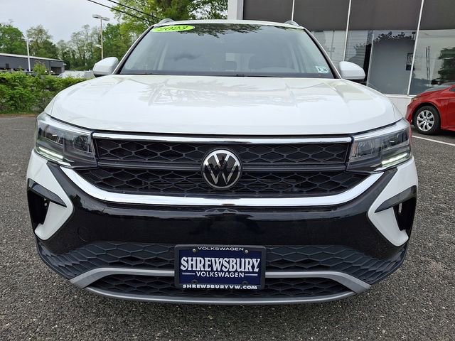 Used 2023 Volkswagen Taos SE w/ Panoramic Sunroof Package AWD/4WD image 2