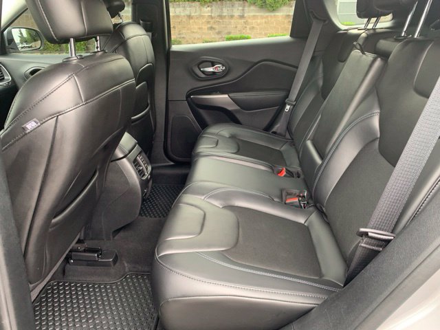 Used 2019 Jeep Cherokee Latitude Plus w/ Comfort/Convenience Group AWD/4WD image 14