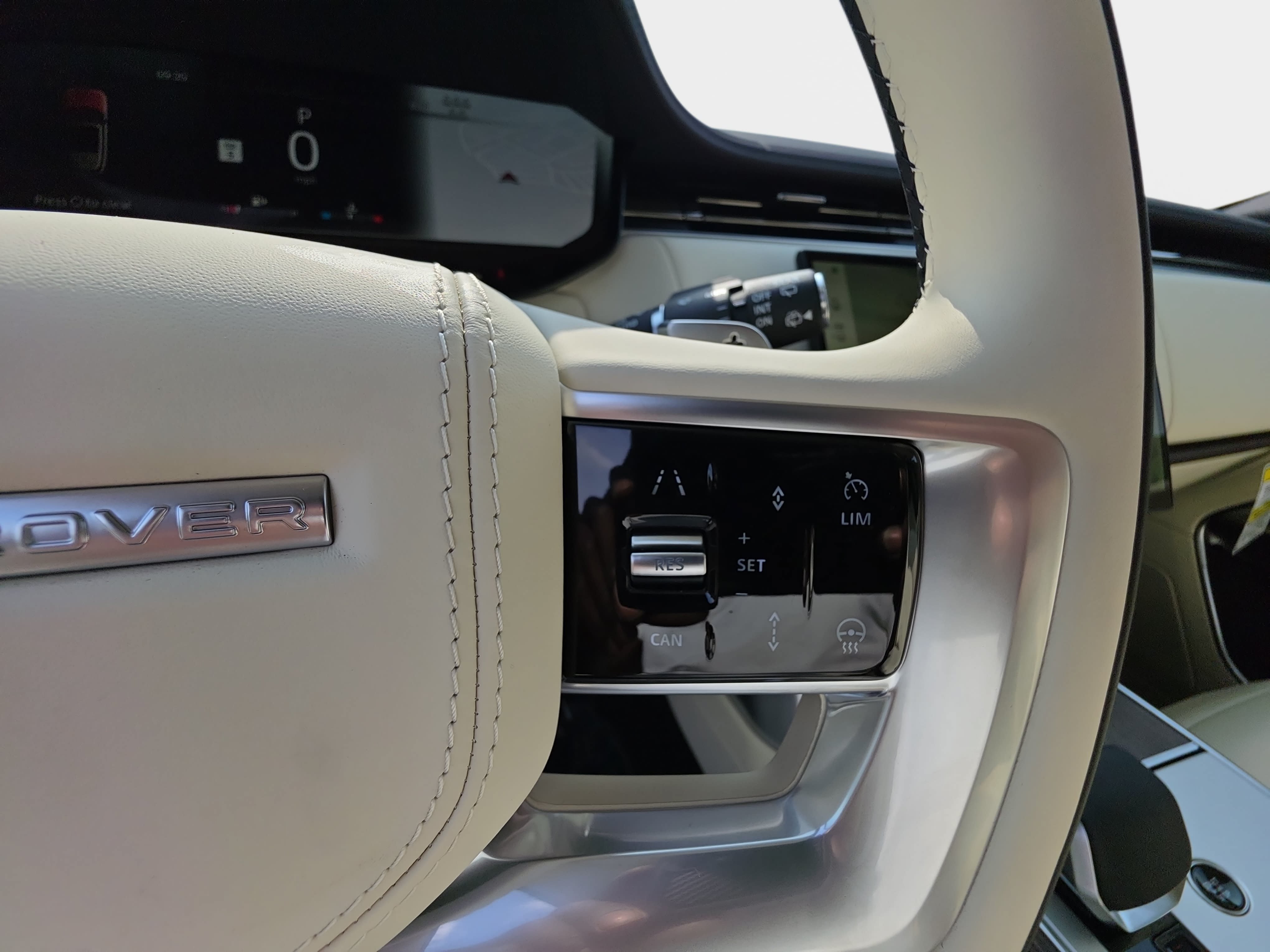 New 2026 Land Rover Range Rover Long Wheelbase SE AWD/4WD image 19