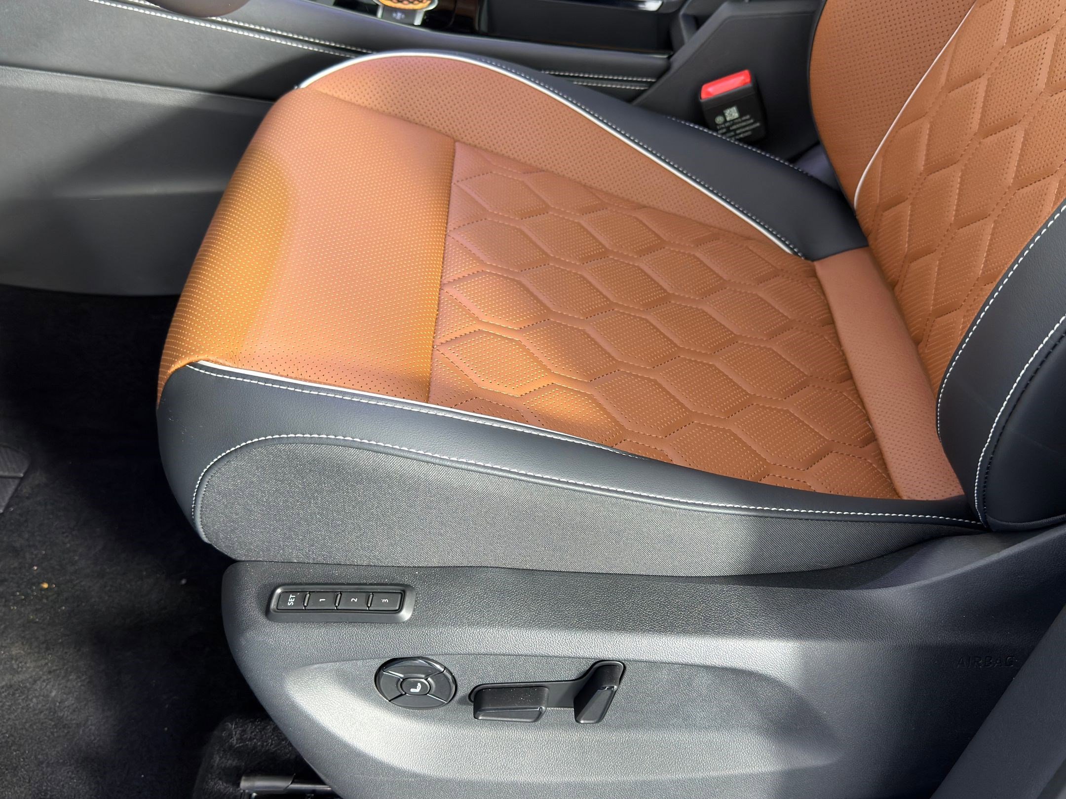 Used 2025 Volkswagen Tiguan SEL R-Line image 27