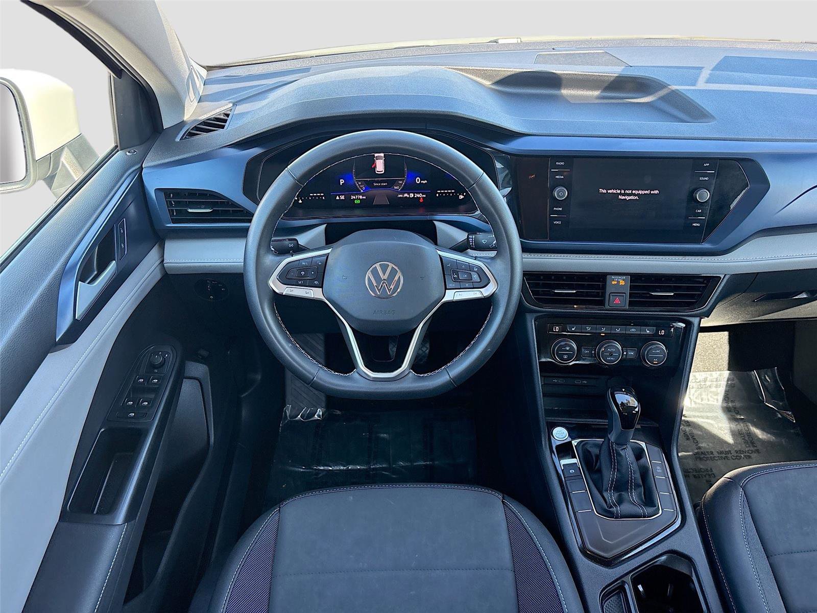 Used 2024 Volkswagen Taos SE image 25