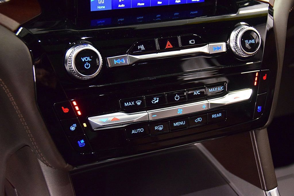 Used 2023 Ford Explorer King Ranch w/ Technology Package image 27