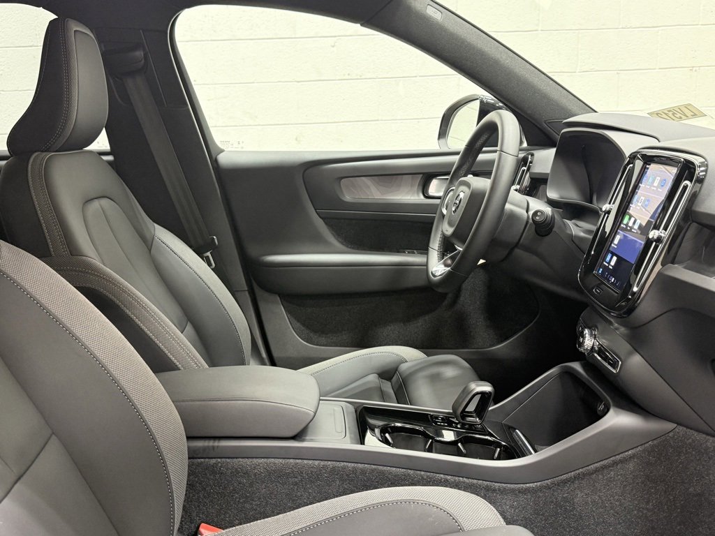 Used 2024 Volvo XC40 Recharge Core w/ Protection Package Premier image 33