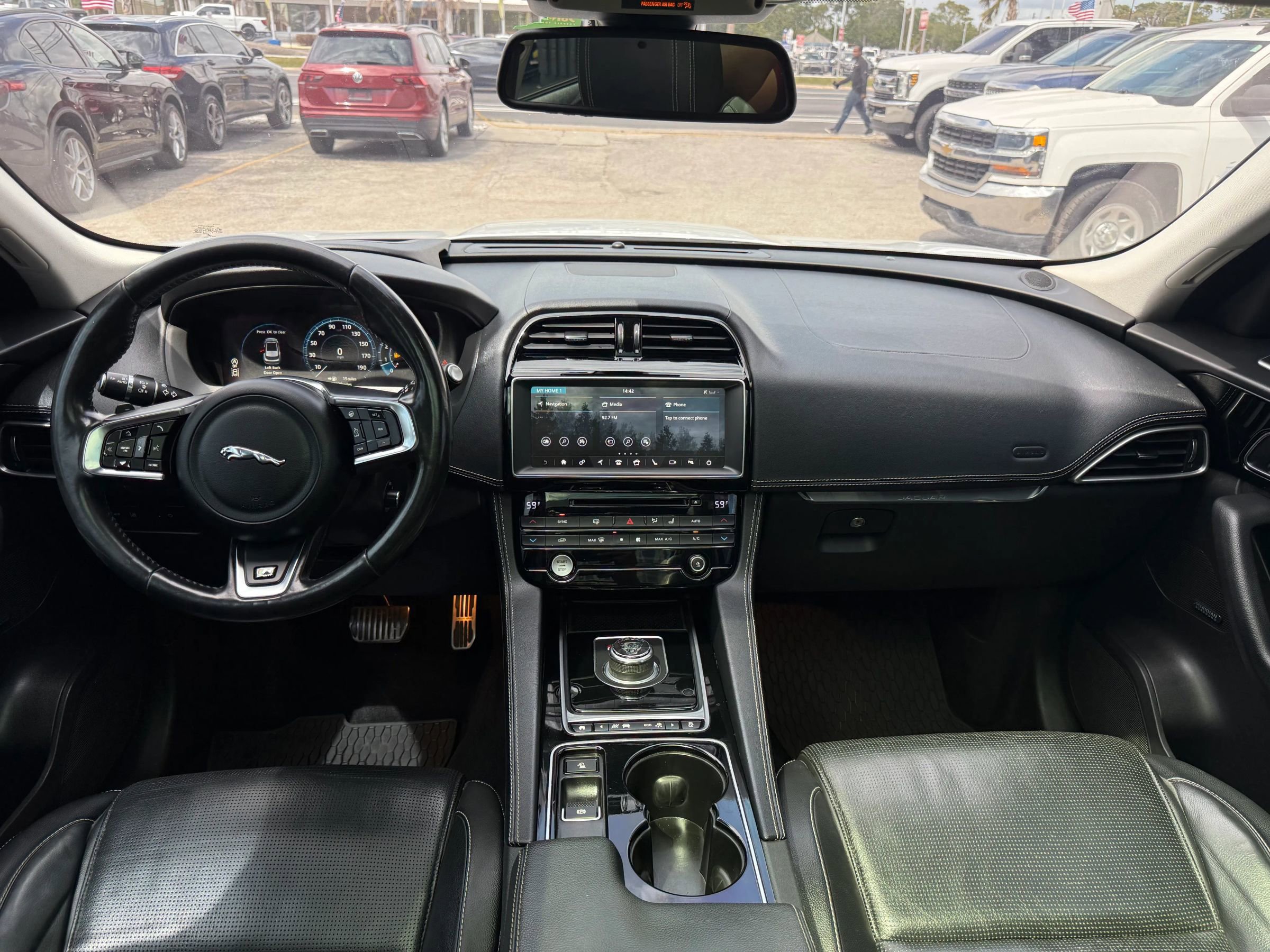 Used 2017 Jaguar F-PACE R-Sport image 10