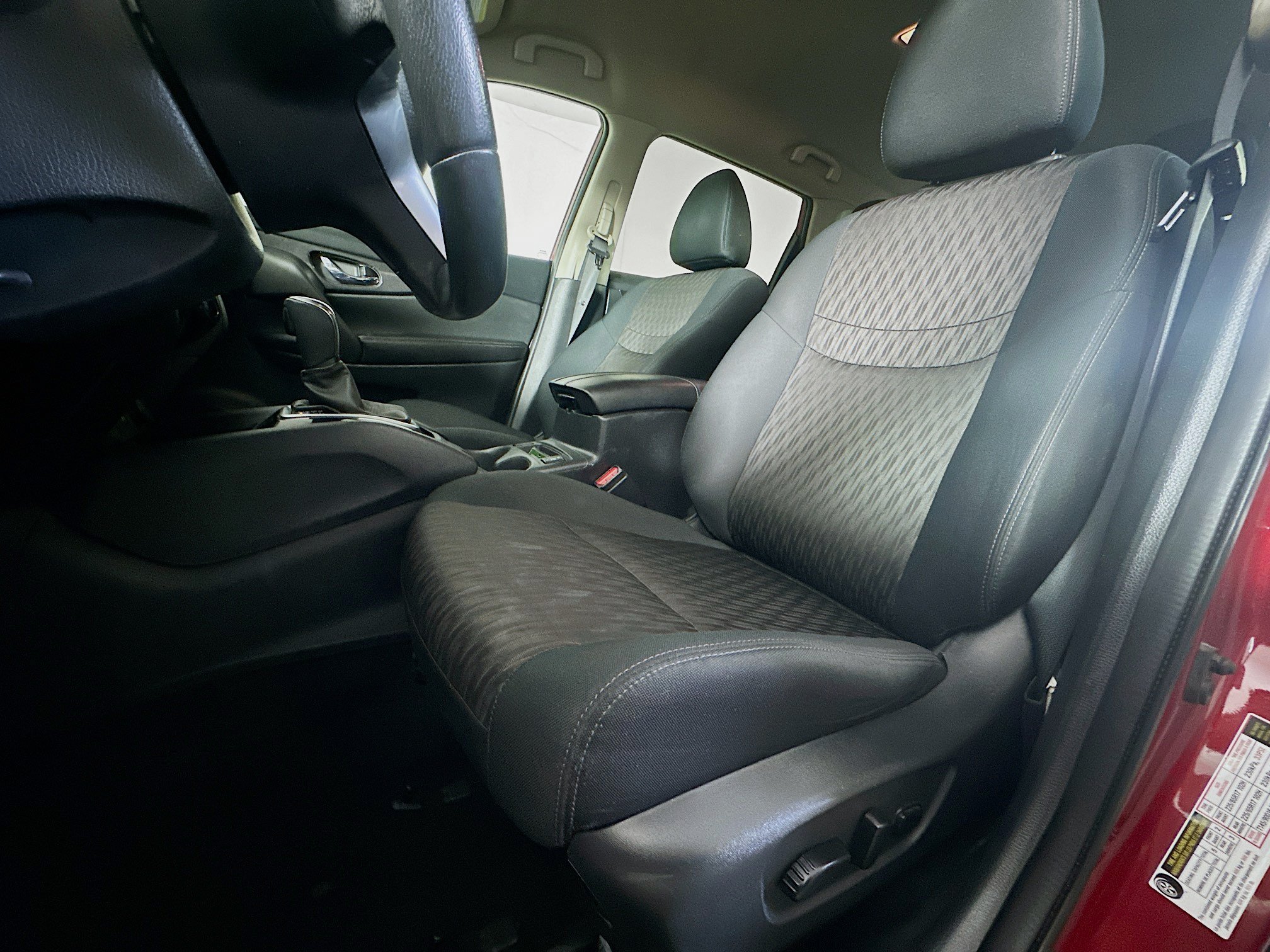 Used 2018 Nissan Rogue SV FWD image 13