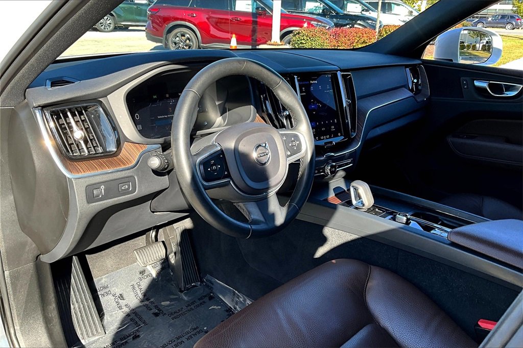 Used 2022 Volvo XC60 B5 Momentum w/ Advanced Package image 18