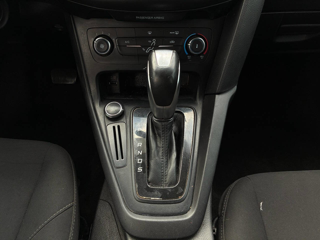 Used 2016 Ford Focus SE w/ SE Sport Package image 15