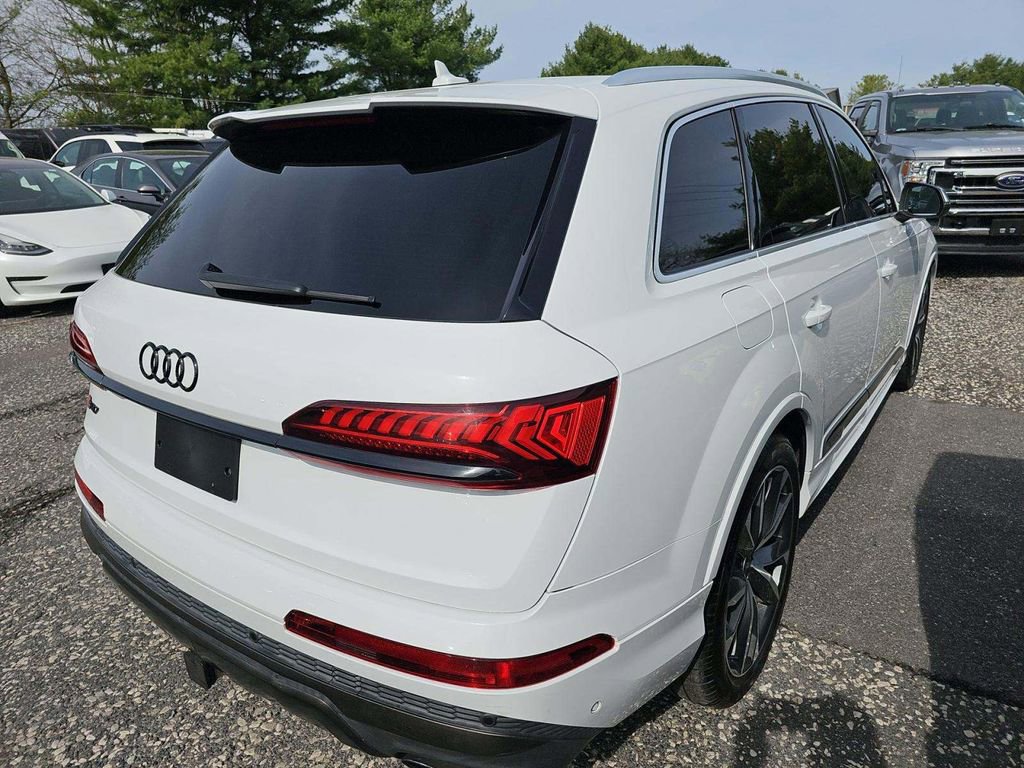 Used 2021 Audi SQ7 Premium Plus w/ Driver Assistance Package AWD/4WD image 2