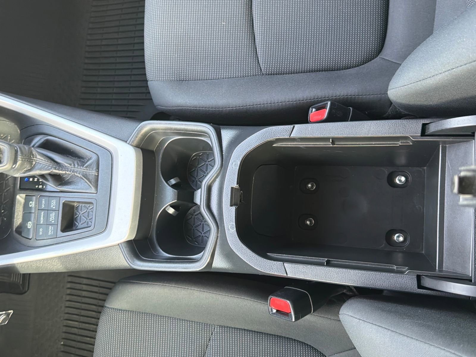 Used 2020 Toyota RAV4 LE w/ All Weather Liner Package image 28