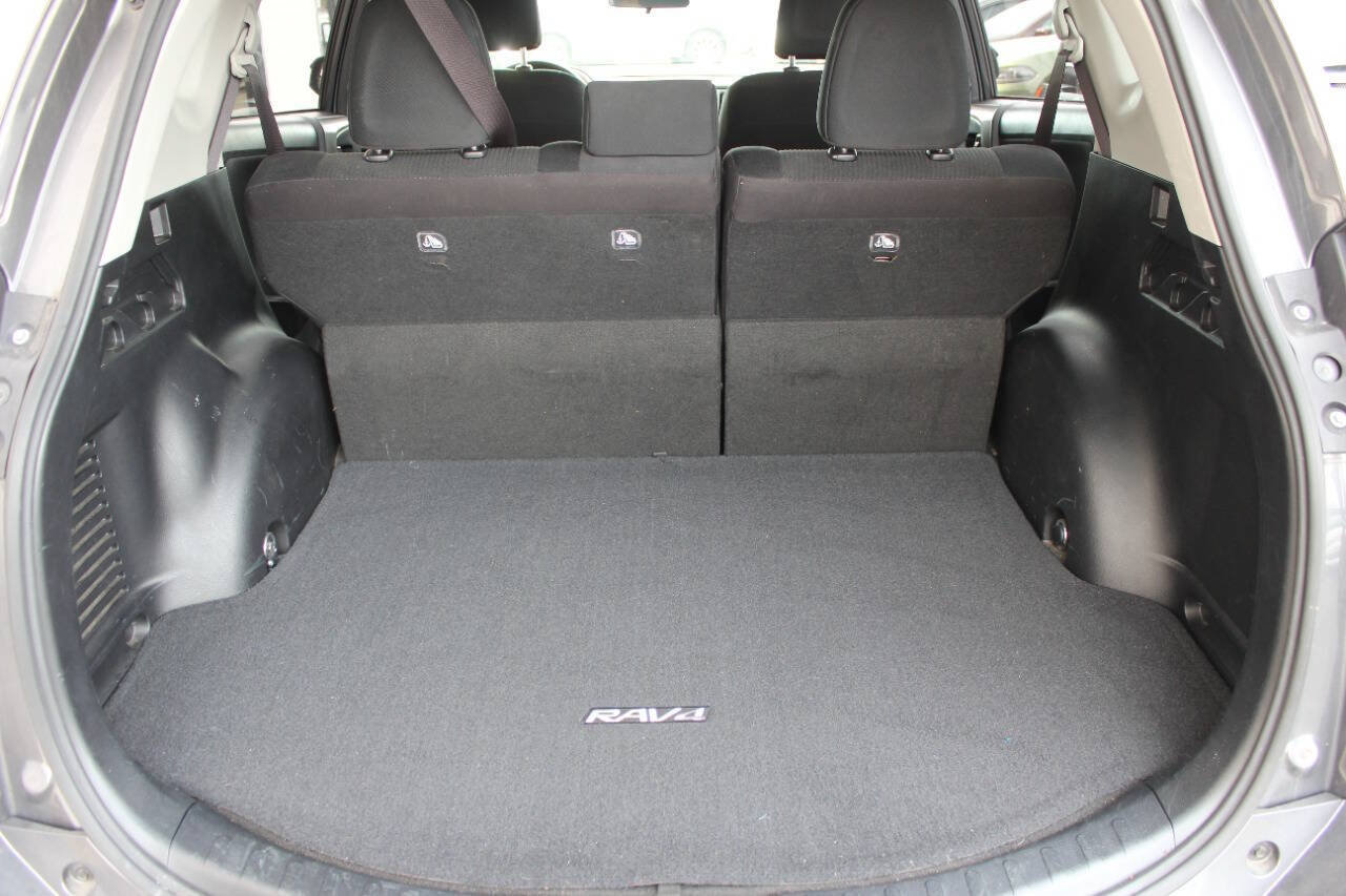 Used 2016 Toyota RAV4 LE image 15