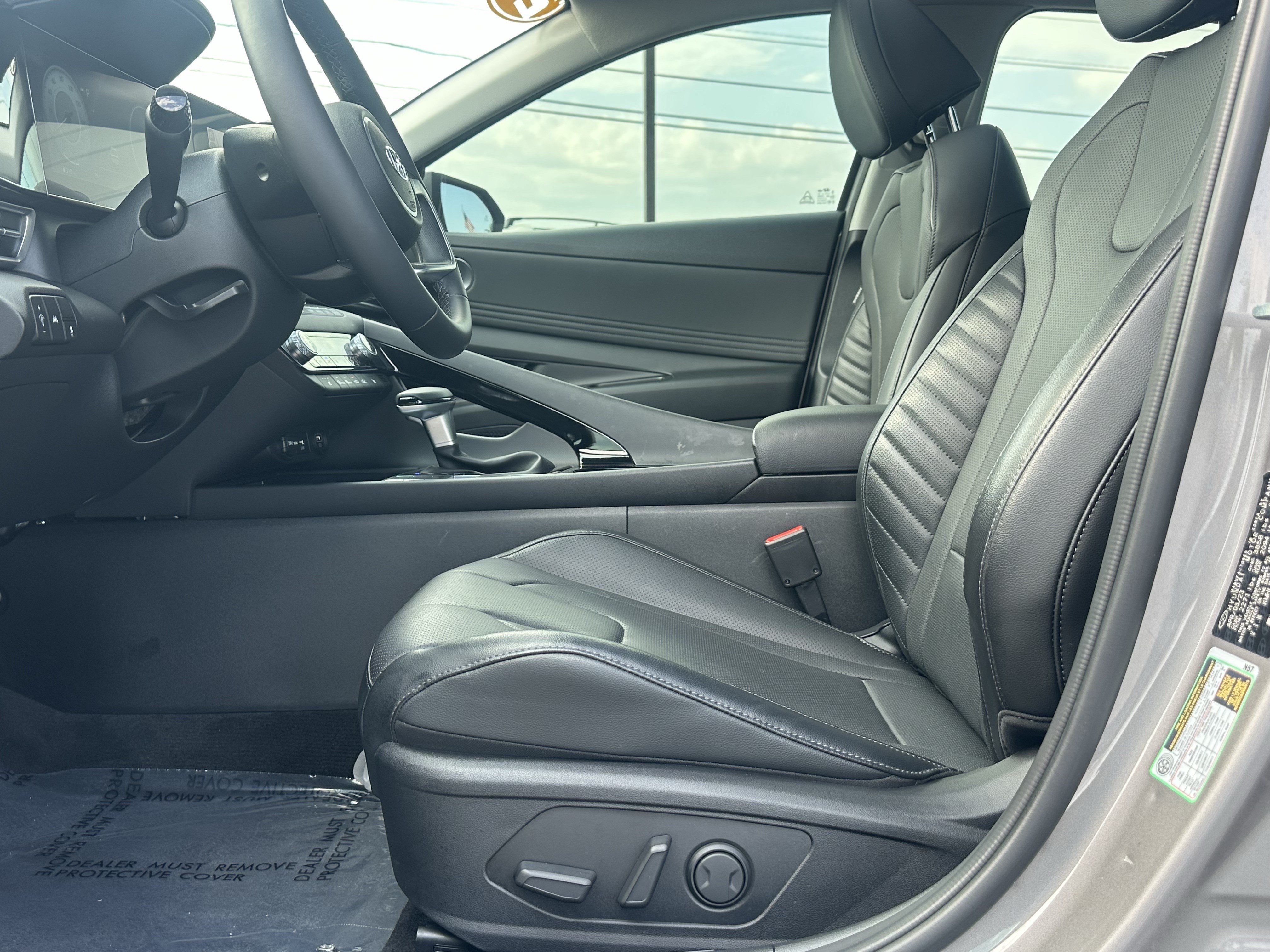 Used 2023 Hyundai Elantra Limited FWD image 9