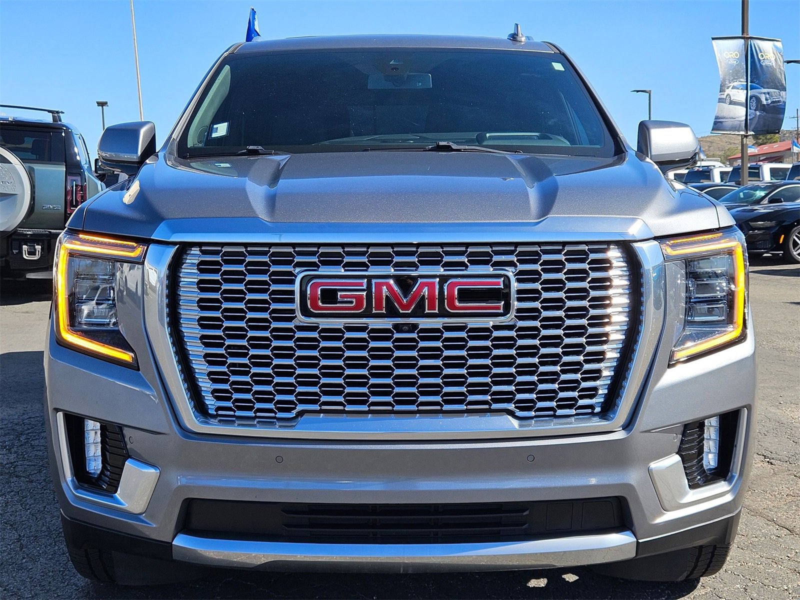 Used 2021 GMC Yukon Denali image 2