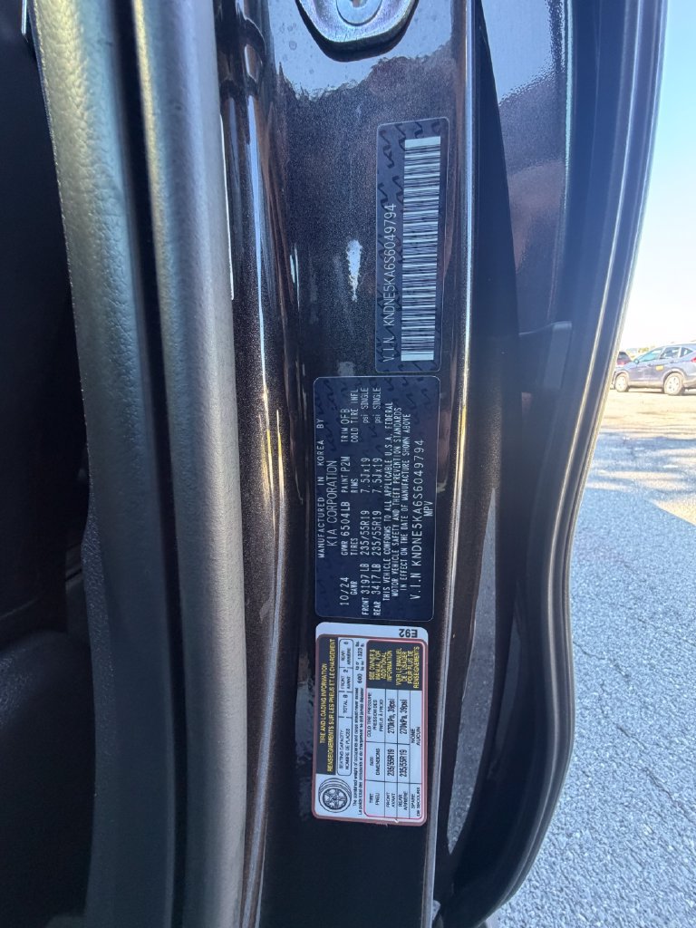 Used 2025 Kia Carnival SX w/ SX Dark Edition Package FWD image 41